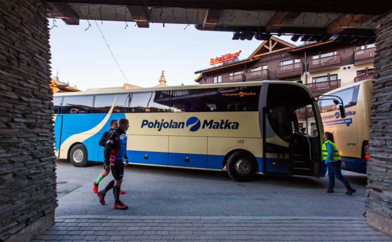 Helsingistä ja Oulusta bussilla NUTS Karhunkierrokselle